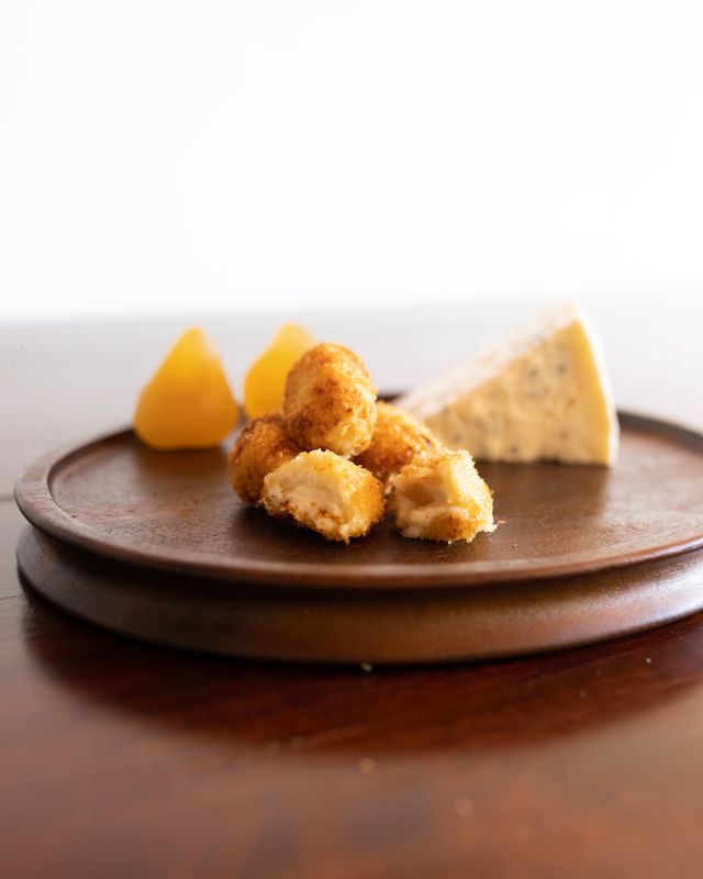 Croquetes de gorgonzola i pera confitada Croquetiel